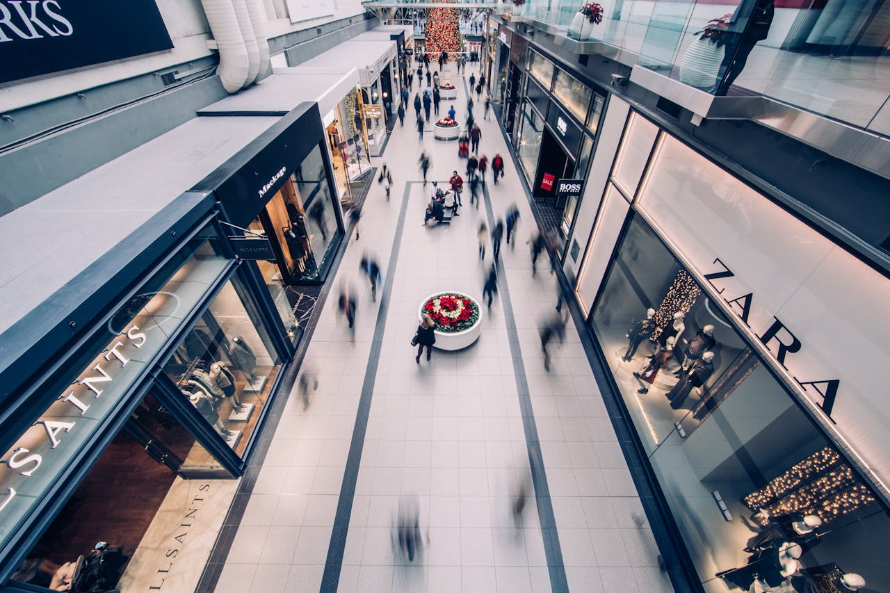 Commercial Retail Cleaning for high-footfall shop floors and retail entrances in London